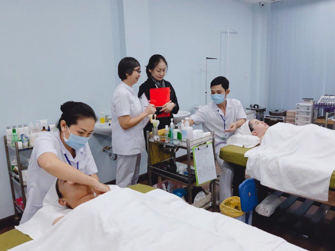 co nen hoc spa khong