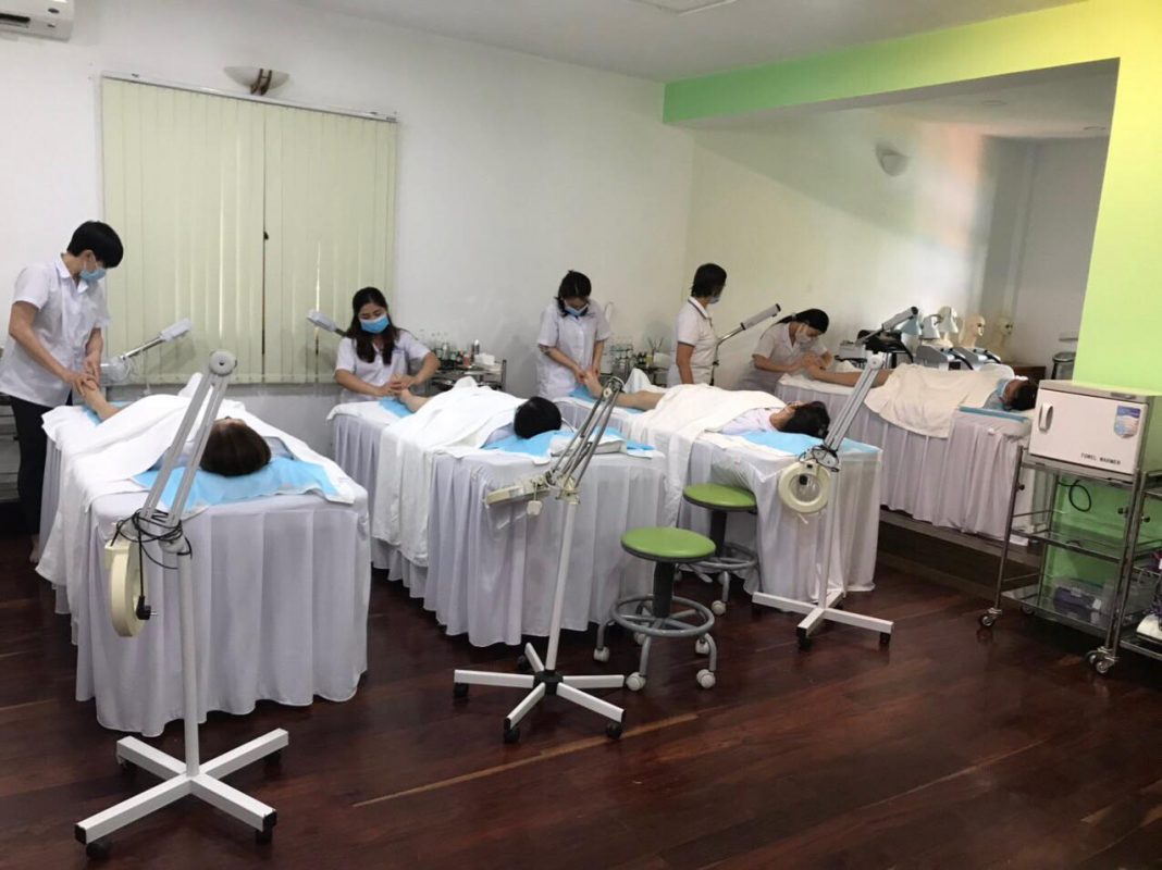 hoc spa het bao nhieu tien